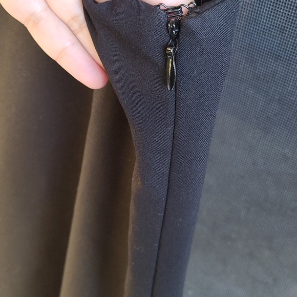 Black skirt - Picture 4 of 5